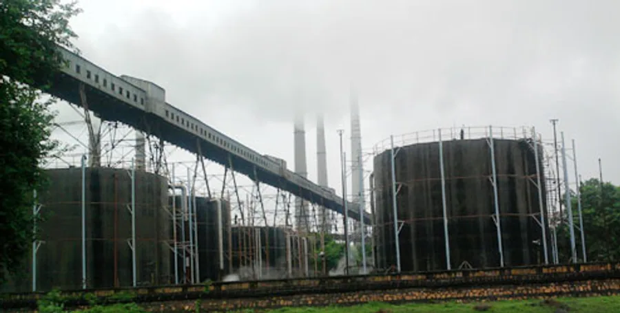 Storage tanks, pipe racks and conveyor gantries at a heavy process plant